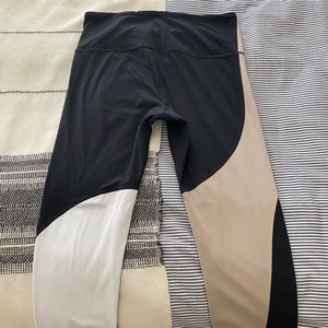 ✨Sale✨ Athleta black 7/8 leggings, mid-rise